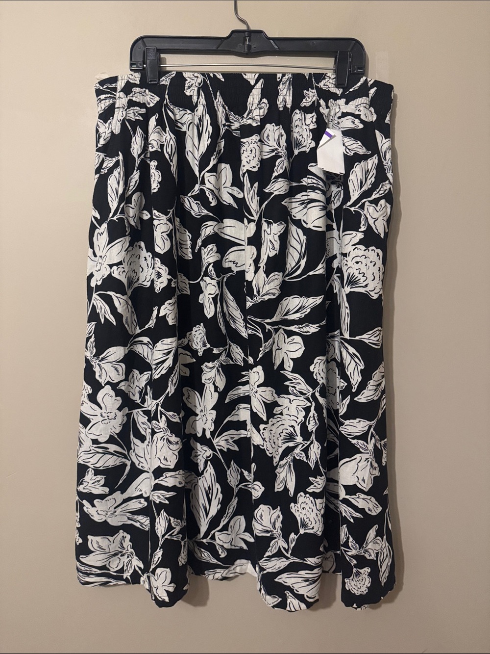NWOT- Caslon Plus Size Floral Linen skirt, Black and white, size Large